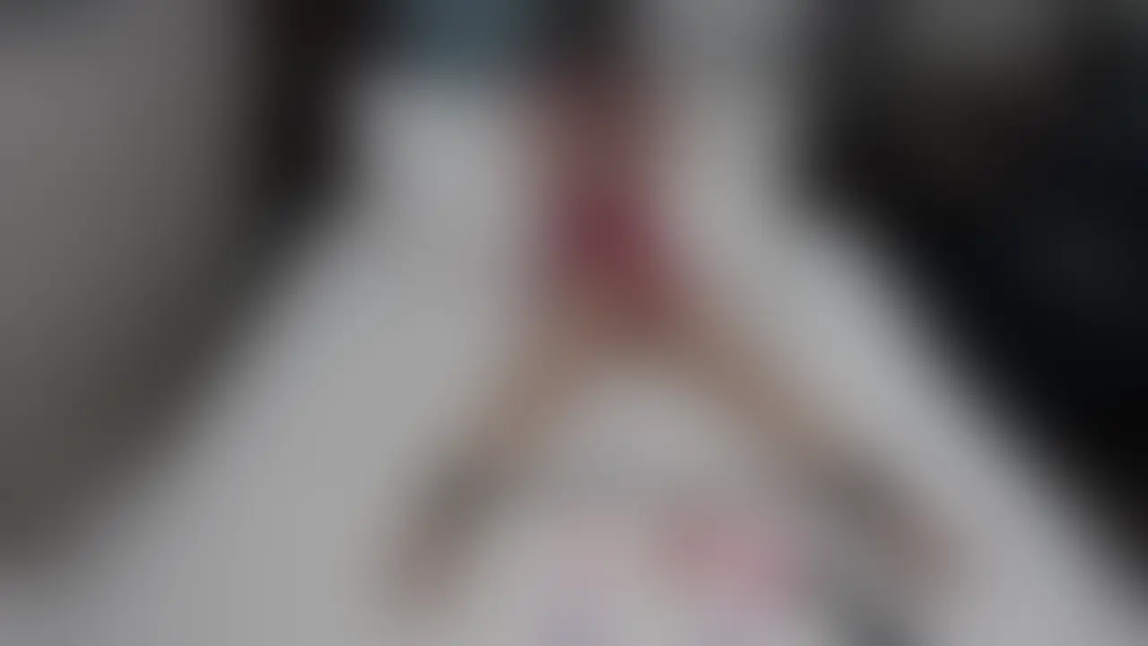 葵さんが、また遊びに来てくれました。
本当は先月にアップする予定でしたが、
編集が追い付かずに1月になってしまいました。
とりあえず、サンプル出します。
期待して待っていてください。
サンタ&トナカイコスプレです!!
猛編集中!!!!!
葵さんがベットの上でどんな状態かって
いうとー、アソコにローターが入って、
乳首にはローターx2個付いて
クリちゃんを電マが
ずーーっと、当たってる感じで、
足は閉じないように固定されて、
両手も頭の上で手錠を付けられています。
脇舐め、乳首舐め、電マ、ローターx3個で
逝っちゃいました、、、(笑)
※本編には顔モザイクはありません (2/2)