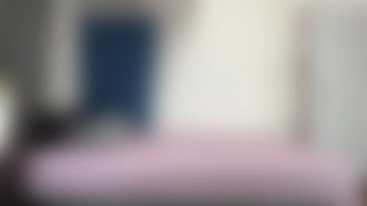 あおい【18】超美乳の神スタイルの一回したイったことのない【18】がおじテクで何回もイかされる
【ステータス】
あおい
コンカフェ嬢
顔　かわいい
美乳
ノリが良い
イったことがあまりない

エロさ　5
フェラ　4
かわいさ4
スタイル5
中の具合　5
彼氏　いる

今年の春までL〇Kだったあおい
春からはコンカフェ嬢
かなりスタイル抜群の女の子
そして何より若い！明るい！
俺のH動画をXで発見して作品も買い
「私あんまりイったことないのにJ〇がイキまくってていいなー」と応募してきたらしい

しかもかなりの勉強熱心で俺の落とす5秘技を全部知ってたｗ順番も！

今まで2回しか経験無くて1人は彼氏
1人は塾の先生だって
それもうはんｚ……

今まで1回くらいしかイったことないらしい
だからイキたくて応募してきた

アソコを見せると
「太い！」と言いながらスマホで撮ってくるｗ
友達のコンカフェ嬢に見せるんだってノリが本当に若いんだよな

筋肉ハグをするとうっとりするあおい
そのままキスをすると気持ち良くなり
何も言ってないのに俺のを触ってくる

そこからフェラをしてもらうが【18】の割にはめちゃくちゃ上手い

そしてピンポイント手マンと吸ンニであっさりイク
一回しかイったことないのに…

そして太チンを挿入すると一層声があがり
「だめ！いく！イっちゃううう！」とイキまくる

それにしても美乳すぎて神スタイルすぎてやばい
【18】の若い身体をむしゃぶりつくした

最後は若い締りの良すぎるアソコに大量発射 (2/2)