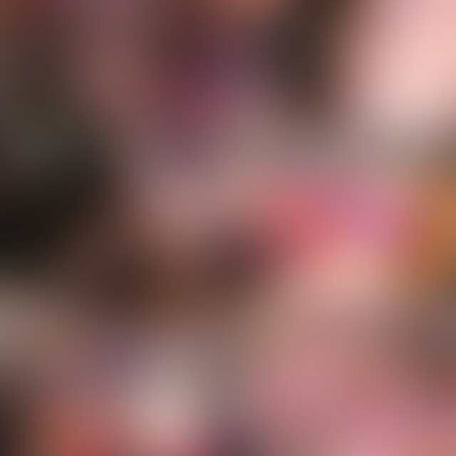素人オメコ大図鑑 闇イベントに出演する訳あり女子集合02「チア・ノーパン感謝の日」
この5人編成アマチュアチアリーディングチームがエグい!
揃いの衣装で宴会騒ぎ!ただ騒ぐだけじゃない!フルマン、モロマン、ノーパン祭!
剛毛もパイパンも乱痴気騒ぎ!チーム揃いの衣装も統率感があって本格的ですね!
もう会場ごっちゃごっちゃで観客に秘所みせつけてます。
とくひつすべきは本作でメインで撮影している謎の美女です。
パフォーマンスがずば抜けていてポージングがとんでもなくエロく、洋ピンのごとく展開していきます。ここだけの話、彼女はチアリーディングの傍ら有名コスプレイヤーさんなんです。5人とも異常にテンションが高くマ●コを知らないオジたちに撮られてよろこびまくっています。大開脚はもちろんくぱぁ…も!
本作はダンスファン、チアリーディングファン、ノーパンイベントファン痴女ファン。すべてのエロイベントマニアに見ていただきたい作品となっております。
分数10分23秒 (2/2)
