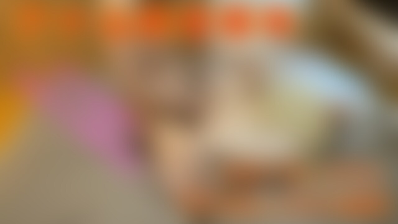 ✅本編は陰部意外のモザイクはありません✅
旦那とセックスをしてきてしまった人妻。
もちろん不倫男は嫉妬してしまう。
以前から旦那とセックスしたらアナルセックスと何度も言ってきたがもう限界がきてしまいついに人生初めてのアナルセックスをされてしまう人妻。
痛みなどはなく想像していたより気持ちよかったようでアナルにはペニスを挿入、マンコに指2本を挿入、クリには電マを当て想像以上の快楽に溺れてしまう人妻。
もちろんゴムを使うことなく生挿入!
最後は潮吹きした物がアナル流れ込み射精後抜いてみると潮と大量の精子がアナルから流れ出しできた。
人生初のアナルセックスは丁寧なスローセックス前戯から合わせて役1時間半⁉️ (2/2)