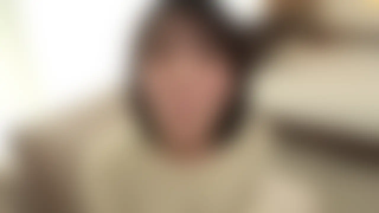 今回ハメ撮りしたのは22歳のアパレル店員、れむちゃん
マチアプで出会って即パコ、スレンダーでスタイル抜群の色白美女!
美脚に美尻、華奢な体つきなのにウエストのくびれが凄い...!
細身女性が好きな人にはたまらない、計算されたようなエロボディw
フェラしてもらうと、舌使いが上手すぎて気持ちいい...!
途中で乳首まで舐めてくれて、手コキと同時攻めでヤバかった
挿入すると、小型犬みたいに喘ぎ出して最高すぎる...!
「あんっあんっ」って高い声で喘ぐ姿が可愛くてエロい
正常位で突いてると「おぐぎもちいっ」って興奮しながら言ってきた...w
奥が気持ちいいらしく、感じちゃっている姿は興奮マックス...!
バックでは美尻を掴んでガンガン突くと、くびれのラインが浮き出てヤバい
立ちバックでも「きもちいいっ...おぐぎもちいっ」って鳴きまくってる...!
色白スレンダー美脚美尻で小型犬みたいに喘ぐアパレル店員れむちゃんのハメ撮り、本編でたっぷり楽しんで
#アパレル店員
#22歳
#スレンダー
#美脚
#美尻
#色白
#くびれ
#マチアプ
#即パコ
#潮吹き
#喘ぎ
#奥イキ
#ハメ撮り (2/2)