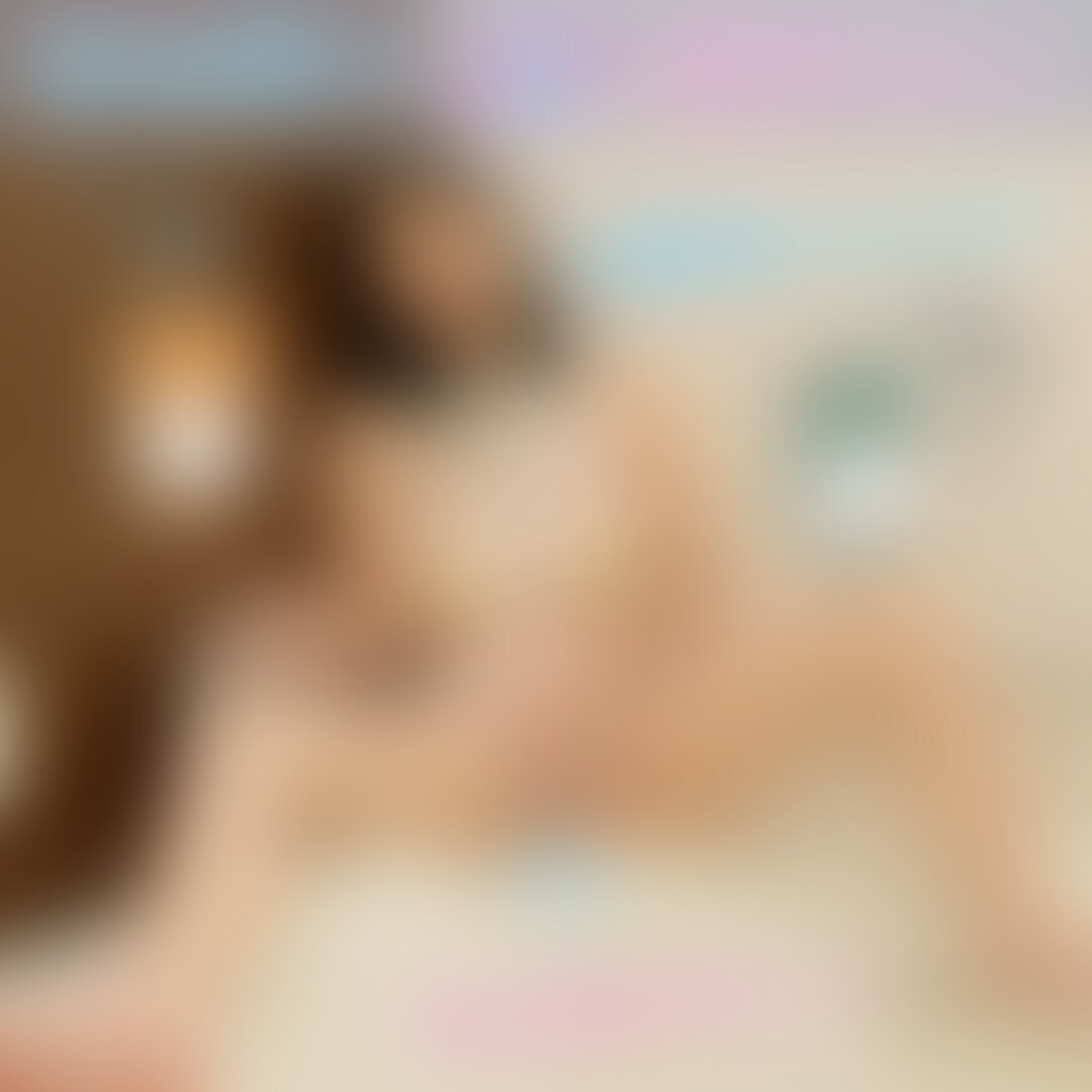 右上の「♡いいね」を押してから見てくれると嬉しいです🐥
✼••┈┈┈┈┈┈••✼••┈┈┈┈┈┈••✼

こんばんは、りんです🐣

みなさんは毎日お風呂には入ってますか？
寒いしめんどくさいしスキップしたくなる日もありますが
大体毎日入っていると思います。

りんもお仕事で疲れた日も欠かさずに
お風呂に入るようには頑張っているのですが、
先日何気なくシャワーを浴びていると
突然全身に快感が駆け巡る感覚がありました😲

そんなことは生まれて今まで全くなかったので
すごく驚いたのですが、好奇心からその後
色々と試行錯誤した結果、ある角度から
強いシャワーをかけたときに気持ちいいということに
気づいてしまったのです...

こんな恥ずかしいこと誰にも言えずにいたのですが、
皆さんにだけコッソリと教えちゃいます🥰

りん🐣 (2/2)