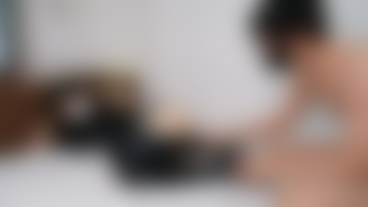 需要あるかわからないけど、レザーソックスの動画です🤔
でも彼いわく、素足の足コキも気持ちいいけど、こっちも吸い付くみたいで気持ちいいらしいです💕笑
I don't know if everyone will like it, but I posted a video of leather socks 🤔
According to my boyfriend, the footjob with bare feet feels good, but this leather sock also seems to stick to his dick, so it feels good💕lol (2/2)