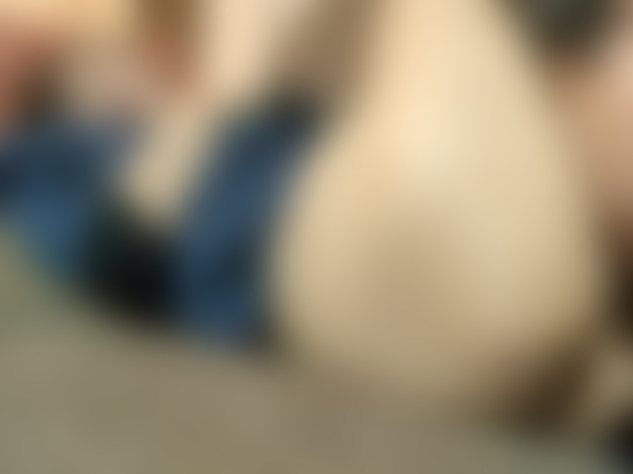 タイトルの通り、ただひたすら奥さんにクンニする動画です😆
奥さんのアソコは○○○ですが美味しいのでひたすら舐められます😆
動画では5分で奥さんがイッてしまって終わりますが、10分でも20分でも舐め続けられます。それくらい美味しくて大好きです😆
奥さんのアソコを舐めてみたい人はぜひ動画を見てみてください。クリばかり集中的に舐めてますが、中を舐めても気持ちいいようです。そして中は汁がたくさん出ててこちらも美味しいです😍
ぜひ見てもらっていいねをよろしくお願いします😆 (2/2)