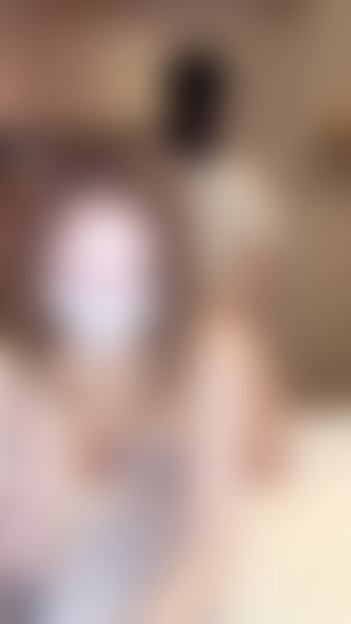 カメラマンからバックで髪つかまれながらズコズコ中出しダメっていったのに、、中出し💗
チンポがおまんこの中でぴくぴくビシャーっと奥で感じながらイッちゃいました。精子が奥にそそがれたのででてくるの時間がかかっちゃった、、 (2/2)