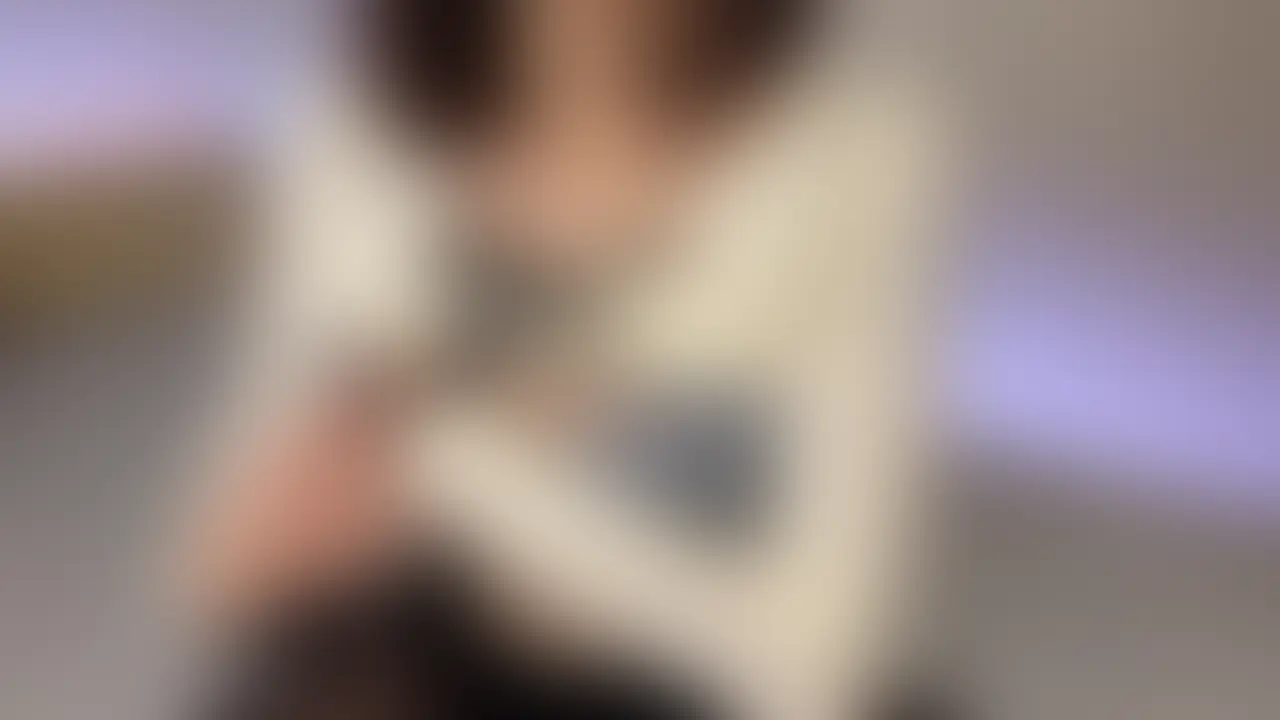 ディルドを奥まで入れながら、バイブでクリいじってる時の動画です🤍
このオナニー気持ち良すぎて、えっちな声響いて恥ずかしい(´;ω;`)!
このあとそのまま寝ちゃいました、、 (2/2)