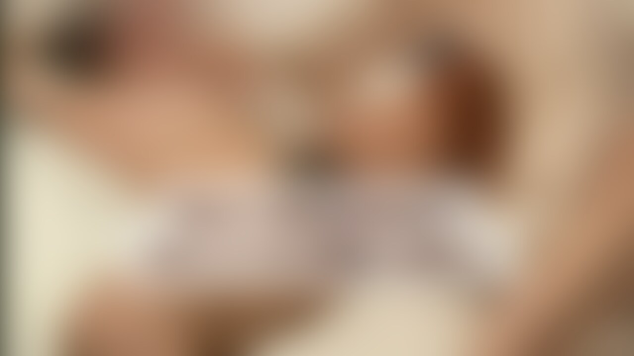 細身なのに加えて、出会った頃からドMで変態マゾな性癖は変わっていません。おまけに寝取られ性癖まで育てられ始めた彼女は私にとって最高のマゾメスの一人です﻿🙃
　前回と同じように高振動ローターでクリトリスを徹底的に嬲り、何度も何度もイキ狂わせてマゾ穴をトロトロに解してやります。
　充分に強い刺激でイカせた後、指で優しくクリの弱点を撫で上げてやるのが『効く』んですよね。その後は寸止めも交えて追い込んでやると、僅か10分程度で情けない痴態を晒して発情が止まらなくなるまで堕ちた淫乱マゾの本性が露わになってきました😌
　言葉で雑魚メスを煽りつつ、肉体をぶっ壊していくのとっても楽しいですね（╹◡╹）

　気に入った動画にはイイネやシェアで反応して下さると嬉しいです。メッセージや質問箱等への感想・フォームへのリクエストもお待ちしています (2/2)