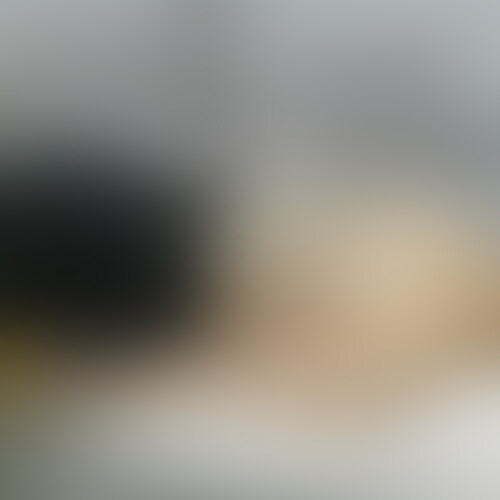 今作はすらっと背の高い（推定165cm）○○○患者さんの来院です。お顔はすっきりと整っている感じですが目がパチッとしているのでアイドルにもなれそうな雰囲気。まずは体温を測ってもらいます。そしてシャツのボタンを開けてもらい聴診器検査。そして心電図検査へとうつり、彼女はシャツを脱いだ時点で「下着も脱ぎますか？」と聞いてきます。はい、覚悟して下着を脱いでください。すると現れた乳房は見た目Eカップ、ブラサイズはFカップといったところでしょうか。彼女の細身のスタイルには一番適した乳房サイズではないでしょうか。横になってもらい吸盤を取り付けます。

検査中を目を瞑っているのでここぞとばかりにスマホで撮影タイム。そして検査終了し吸盤を外すと乳房の周りに跡が赤く染まっています。私が付けたキスマークとでもいいましょうか。起き上がってもらったあとは触診タイムで乳房を少し触れながら。そして運動負荷試験へ。徒歩→小走り→全力疾走の順で乳房の揺れる様をご覧ください。全力疾走の際、激しく揺れる乳房が堪らないです。。 (2/2)
