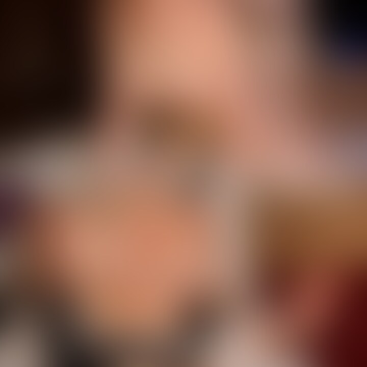 ★長編VIP動画 49min 🐯
『美爆乳✖︎才色兼備✖︎イラマ✖︎○○○✖︎バチボコSEX』
綺麗で可愛くておっぱいが大きくて、文学好きでSM好きで濡れやすい、才色兼備な変態女子ちゃん。一回戦目を終えて休憩してる所から、おっぱい激揉みと○○○めでお互いにスイッチオン。後ろから柔らかいおっぱいも揉み揉みしながら○○○するのもえっちでした。ご奉仕フェラから喉奥イラマ。仁王立ちの時にはお顔が全部下腹部にくっついちゃう全呑み状態にも。仰向けイラマでも喉奥貫通しちゃいました。挿入からはポルチオ突きで絞まっちゃう敏感なアソコ。○○○や○○○めを織り交ぜて一向に弛まない膣圧。才色兼備で文学に趣向がある女の子を四つん這いにして後ろで手を引っ張りオナホ扱いにして奥をガン突きするのはかなり脳汁が出て興奮しました。最後はロールスロイスでおっぱい揺らしながらポルチオぱんぱんしながらフィニッシュです🐯 (2/2)