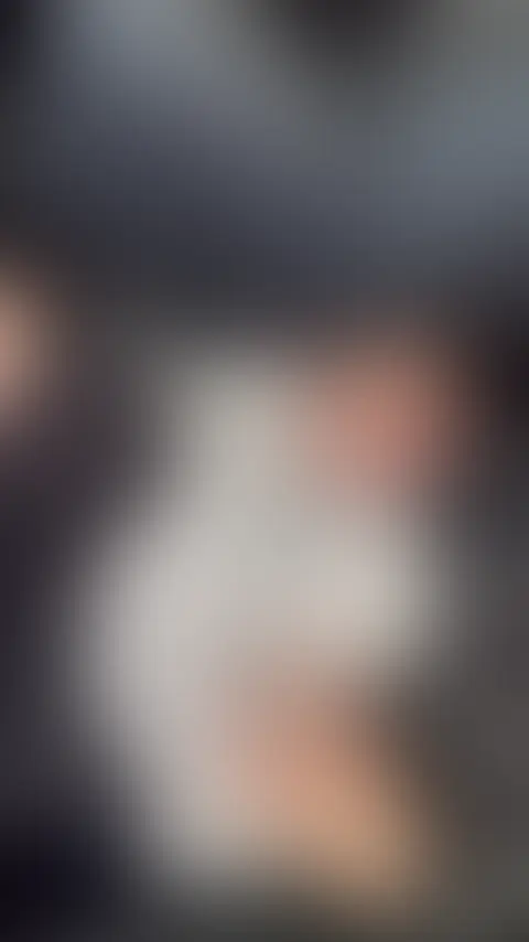 昼間の車内でオナニー💕
えっちな匂いでバレちゃうかと思いました🫣 (2/2)