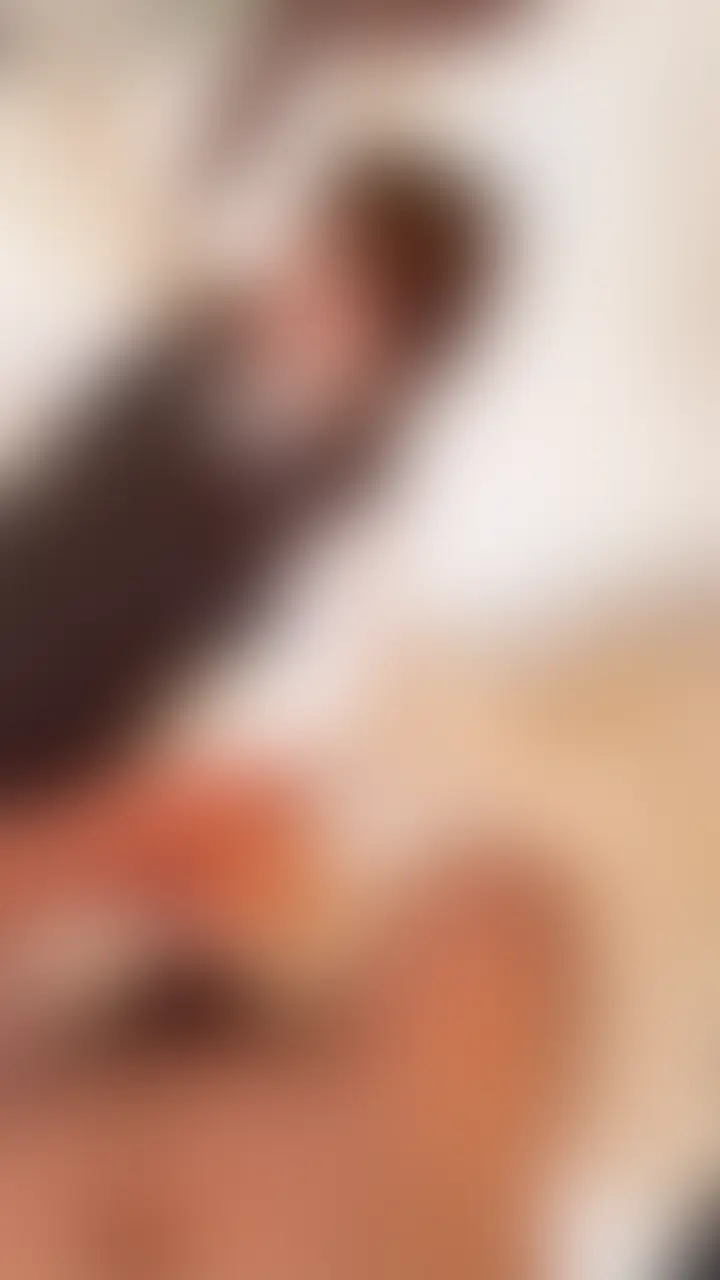 右上のいいね押してから見てくれると嬉しいな🥰
今回は「もしひなが時間停止されちゃったら…」という設定で後輩くんに協力してもらって動画を撮ってみたよ!
勝手に手とか口を使われて手コキさせられたりイラマチオされたり、、
おっぱいやおまんこをいじられたり、パイズリさせられたり
しまいにはひなのアソコをオナホ代わりに使われちゃった😣
感じちゃうのを我慢してたのはここだけの話、、笑 (2/2)