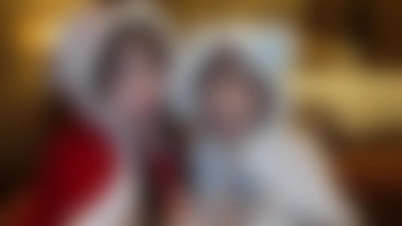 ゆずみかクリスマスコラボ、
ついに最終章は、
あまりに過激すぎる69と本気レズセックス💦

イッてもイッても何度もイカせられて、、

こんなプレイは初めての経験で
恥ずかしすぎて公開していいのか
戸惑っています。

嫌われたく無いので
過激すぎるの大丈夫な方だけ見てください。

※いっぱい声出しちゃったので
電車の中では見ないように注意してください。 (2/2)