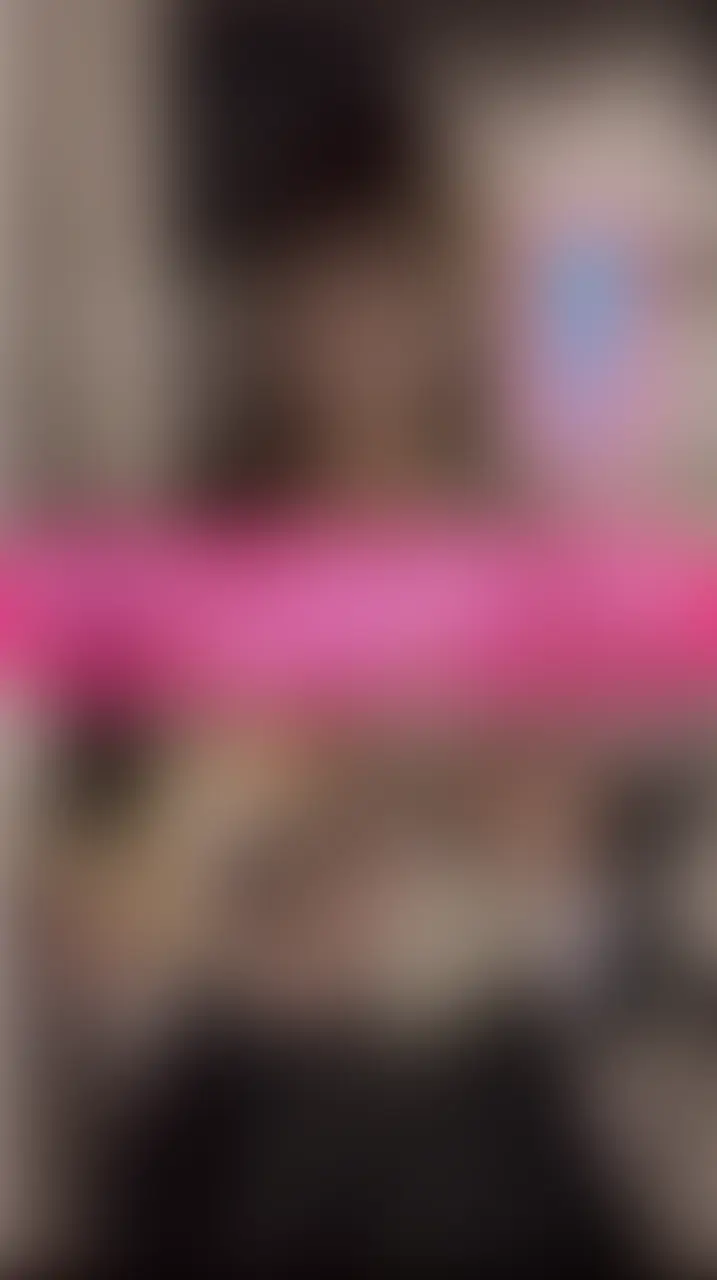 【顔出し】野良が出るって有名なネカフェで露出撮影をしてたら本当に触られちゃった🥹

何度も『俺の部屋こない？』って言われたの🥹

また今度このネカフェに遊びに行こっと💕💕 (2/2)