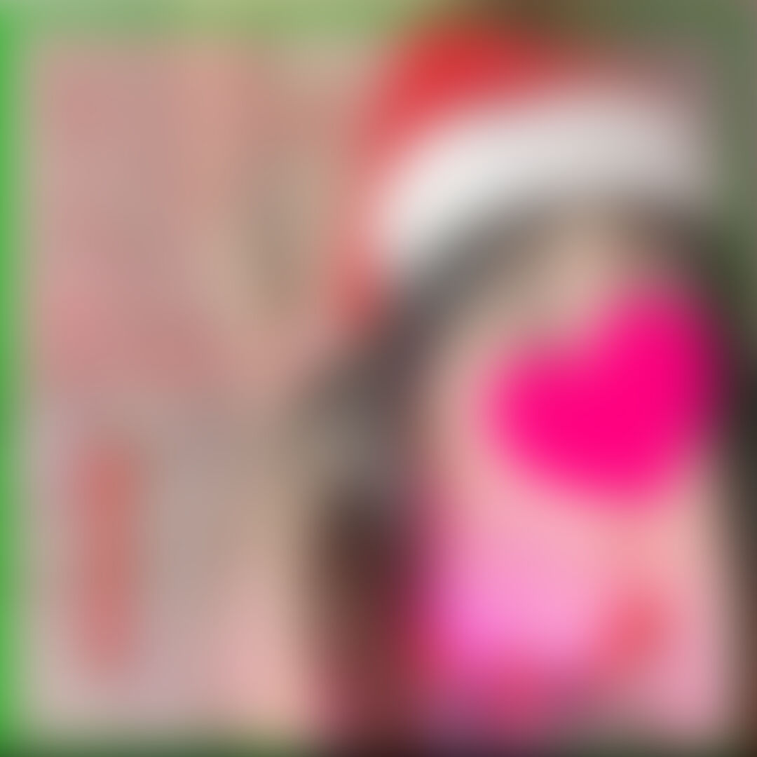 顔出しver.えちえちビキニサンタがクリスマスの夜にやってきた♡オナニーからの立ちバックで激しくピストン生中出し(素人)
オナニー/バイブ/手マン/バック/立ちバック/生中出し
ビキニサンタがやってきたよ~👙💖
エッチな紐パンビキニのめぐちゃんは
いやらしい手つきでパンツをなぞり始めました
サイドにあるローターでクリを刺激💗
火照った体をゆうくんが手マンして・・・
「あぁ…もうダメっ…」
ぬるぬるになったマンコを
バックの本気激ピスでガン突きされてしまいました🙈💖 (2/2)