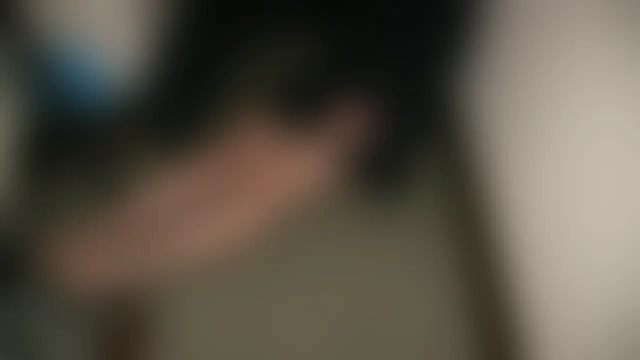 派手なパンティを穿いた都内の進学塾講師にイタズラ。
都内の大手進学塾の講師をやってる女です。
オバカな僕が何故そんな優秀な女と知り合えたのか。
きっかけはペア○ズというマッチングアプリでした。
マッチングアプリって、流行り出す前は婚活アプリ的な感じでしたが、今では出会い系サイトとなんら変わりがないんですよね。
しかも普及しすぎたせいか、男も女もそれをやることに抵抗がないんです。
真面目な塾の先生も普通にアプリに登録していて、男を探してるくらいですからね。
どうせみんな真面目に出会いを探してるフリをしたヤリモクですよ。
すごく真面目そうで地味な先生でしたが、パンティが異様に派手で驚きました。
脱がせてみないと分からないものですね。
パンティには、その人のセンスが出るので面白いです。
頭の良い先生をハメるというのは想像していた以上に興奮しました。
だって、特に何もしてないのに、パンツの中に手を入れて確認したらマンコがグチョ濡れだったんで。
どんだけ準備万端なんだよって話です。
このデカい尻にもそそられましたね。
大人になって先生とか初めて出会いましたが、久しぶりに興奮させられた夜だったので、容赦なくスーツにぶっかけてやりましたよ。 (2/2)