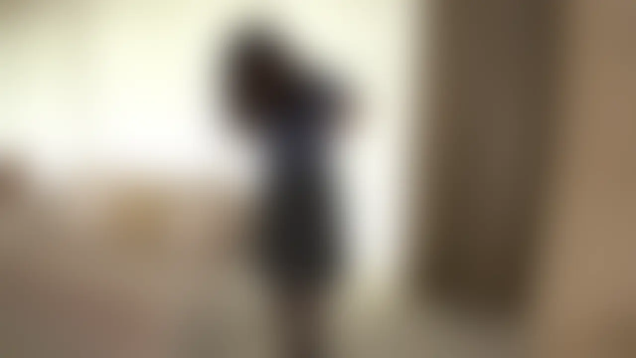 34歳の専業主婦、むっちり人妻とハメ撮りできて最高でした!一見童顔で可愛らしいのに、黒いガーター付きパンストのラグジュ感あるランジェリー姿でマジでシコれます!カラダのムチムチ具合が絶妙で、抱き心地もエロさも満点です!フェラしてる時の顔つきがいやらしさ全開で、気持ちよさで顔が赤くなっていく表情もたまらない!!旦那なんて完全に忘れて悶絶しながら喘ぐムチムチ人妻、これはガチで見逃せません!! (2/2)