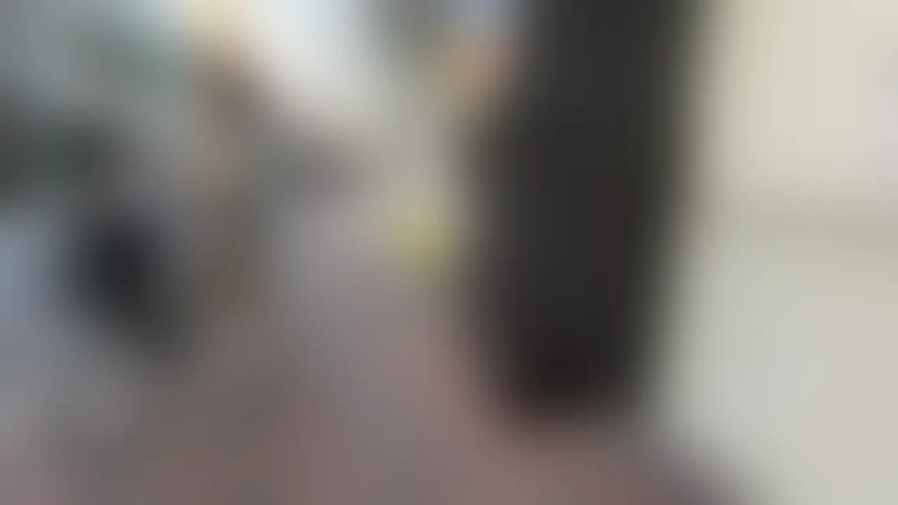 人生最高の美人、セフレです。
久しぶりに会ってセックスした一部始終です。
元々モデルやってただけあって顔とスタイル最高です。
そのくせエロくて性格良いんでセフレとしては申し分ない女です。
言い方変えると、めちゃくちゃ都合良い女です(笑)
この日も嫁にはウソついてデートしてヤリまくりました。
最初~車で待ち合わせてデート。2週間ぶりくらい。家族には出張と言って出てきた。
<プレイ内容>
公園デート、ホテル、キス、パンツ手マン、手コキ、フェラ、電マ、手マン、四つん這いバック、立ちバック、背面座位、座位、騎乗位、背面騎乗位、ザーメン多量射精
1分1秒~天気がいいので公園に行こうと言う。普通のデートみたいにときめきが欲しい。
6分52秒~公園にゴザを敷いてバドミントン。予想外の運動音痴でわたわたしたり和やかな時間。
19分51秒~ホテル到着。ずっとムラムラしていて入室1分で即始めちゃう。
22分12秒~ソファに座ってキス。密着して抱き合ったりうなじの匂い嗅いだりする。
24分20秒~パンツ越し手マン。既にびちゃびちゃに濡れてる。汁がおいしい。
26分49秒~寝フェラ。上目遣いのひょっとこフェラ顔がよく見える。
31分44秒~電マをパンツ越しに押し当てるだけでイっちゃう敏感。
34分31秒~美尻とアナルをバッチリ撮影。アナル舐めたらびっくりして聞いたことない声を出してた。
35分6秒~そのままの体勢で手マン。尻から脚のラインが見渡せて美しい構図。
35分51秒~パンツ脱がせて前側から手マン。さらにイって手がビシャビシャになるくらいマン汁。
37分15秒~立ちフェラ。ガマン汁が亀頭と舌に橋をかける。
38分58秒~バック挿入。アナルくっきり。腰をくねらせてぬる~っとエロい挿入。
41分23秒~バック横からの構図。腰の反り具合と突き入れる毎にお尻の肉が波打つのがよく見える。
42分33秒~立ちバック。足がすらっと伸びるさまが強調されて美しい。「久しぶりだから感じすぎちゃう」ってイキまくる。
43分59秒~片足を上げて股ぬきアングルのダイナミックなバック。
44分52秒~背面座位。脚最大まで広げてる。腰のくびれから挿入っているところまで丸見え。
46分49秒~正面座位。上下激しく跳ねるお尻。浮き出る背骨のライン。
48分42秒~騎乗位。密着前後グラインドでお互いにすごく気持ちいいところに当たる。
50分19秒~背面騎乗位。お尻どアップ。アナル丸見え。
52分12秒~正常位。
53分42秒~フィニッシュ。勢いよく出しすぎて顔まで精子が飛んだ。 (2/2)