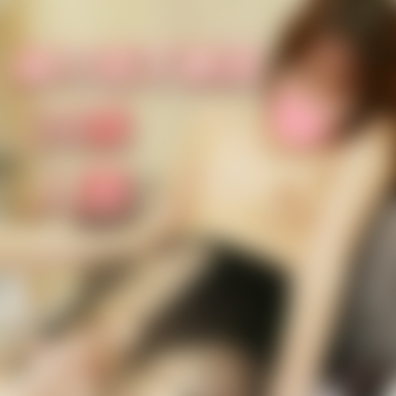 28歳 身長153 体重43 B83W56H89

今回のターゲットは2回目の登場人妻さんとなります

相変わらず笑顔が素敵で愛らしい人妻さんです

今回はいやらしいボディストッキングを着てもらってのプレイとなります

まずはインタビューをしてから私服からじっくりと撮影していきます

そして下着になってもらって下着もじっくりと撮影、そして恒例のおっぱいチェック

小振りながら形が良い張りのあるおっぱいをしています

乳首は吸われたり舐められたりするのが好きなようです

早速ボディストッキングに着替えてもらい、まずは手マンであそこをグチョグチョにしていきます

久しぶりのHだという人妻さん、かなり感じだしてすぐに絶頂してしまいました

そして次は吸うやつバイブと振動バイブ、2種を用いて人妻さんを何度も絶頂させます

散々絶頂させた後どのバイブが一番良かったか聞くと一番大きめの振動タイプが良かったとの事でした、エロいです

そして十二分に濡れた秘部にギンギンになったペニスをズブリと挿入していきます

グチュグチュといやらしい音が響き人妻さんも喘ぎ声を上げ感じだします

そして散々正常位で突き上げた後、人妻さんのグラインド騎乗位を堪能します

相変わらず騎乗位がめちゃくちゃ上手いです。そしてグラインドが大きいので絵面的にもエロいです

最後はバックの体制になります、人妻さんはかなり骨盤が大きめなのでめちゃくちゃ尻がデカく見えます、最高です

そしてデカくいやらしい骨盤を掴みながらガンガンとバックで突いていきます

人妻さんも汗でビッショリになりながら絶頂を繰り返します

そして最後はペニスを子宮の奥に叩きつける様にドクドクと射精してあげました (2/2)
