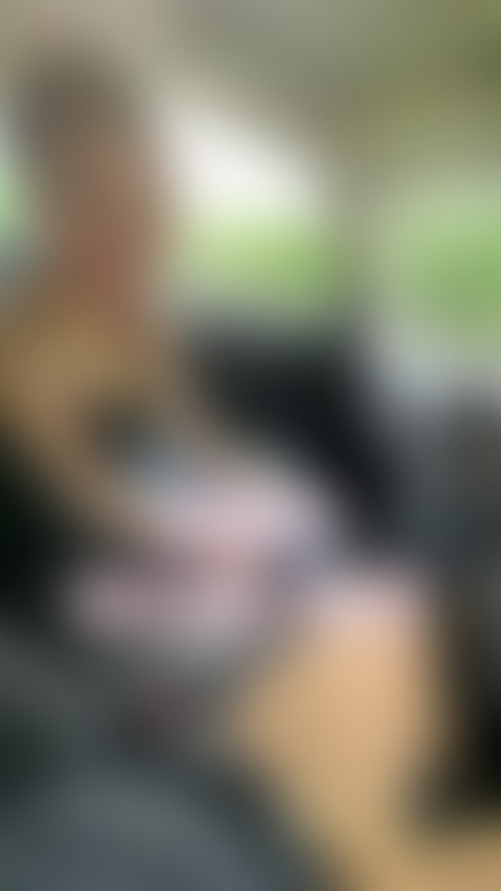 新妻がお小遣い欲しさに他人のおちんさんを頬張ります🐰💓
他人棒でも精子までしっかり飲み干します🐰💓 (2/2)
