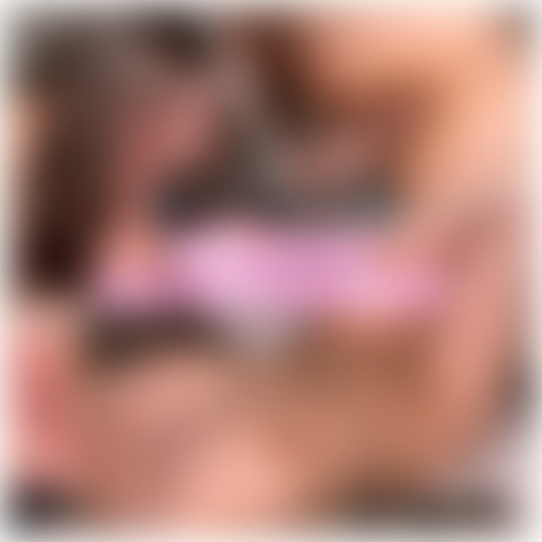 結婚したてのFカップ人妻と不倫SEX  Part①

4ヶ月前に結婚式あげたばかりの20歳の巨乳人妻からのお誘い✉️

結婚前からずっと本垢でフォローせずこっそり見てくれてた性欲強めの人妻ちゃん。年上旦那は亭主関白で家事も任せきりだし、セックスも気持ちよくなくて気持ちいいセックス憧れてたらしい。

不感症かもって悩んだことあったみたいだけど前戯からだらだら潮溢れてくるまんこはちんこ挿入しただけで痙攣するほど敏感まんこでした、、、 (2/2)