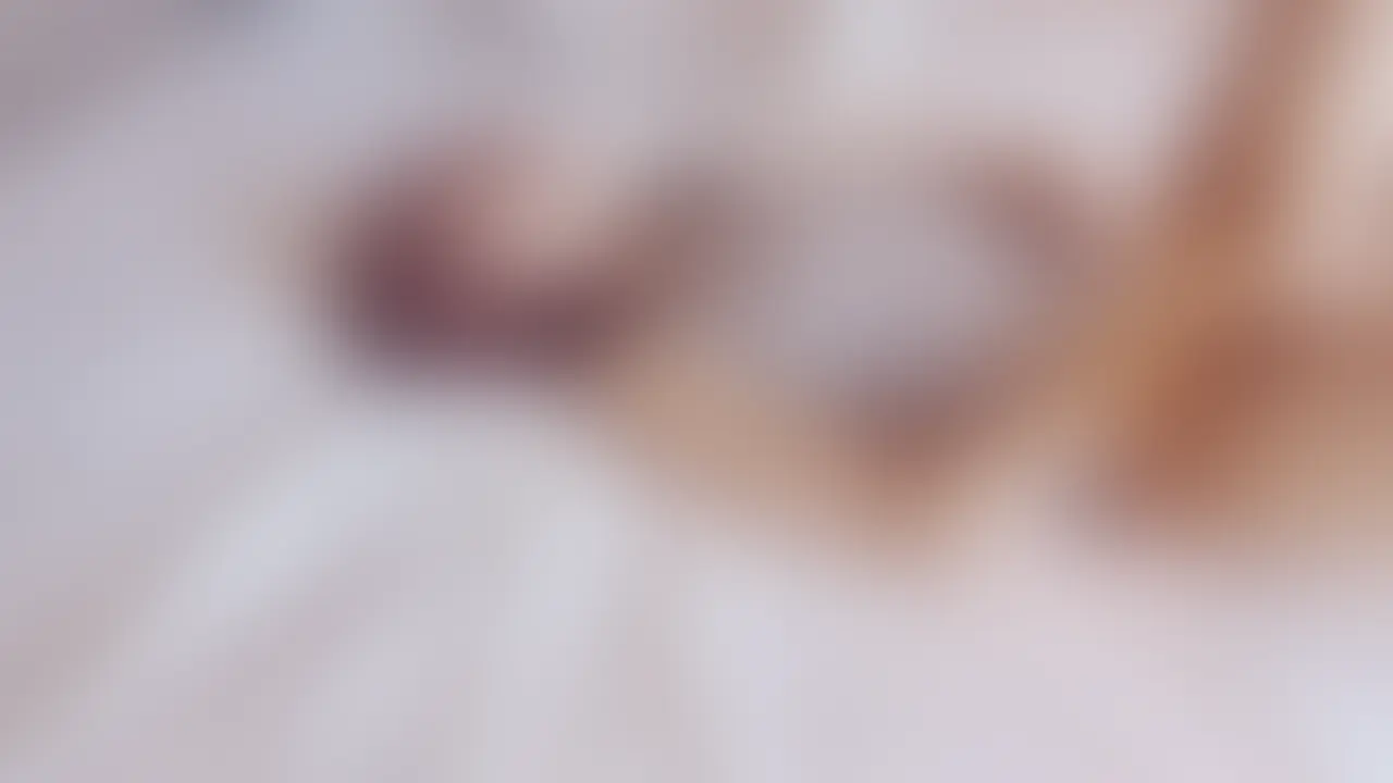 最低な人妻を上から見下ろす
下から見てただけでは分からなかったエグい動きや
暴れっぷりをお楽しみいただけます。
どんな姿で旦那さんではない相手に中出しを懇願してたのか
どんな顔をして嬉しいとシぬほど嬉しいと叫んでいたのか…
上からだと見えなくていいものまで見えてしまってます・・・ (2/2)