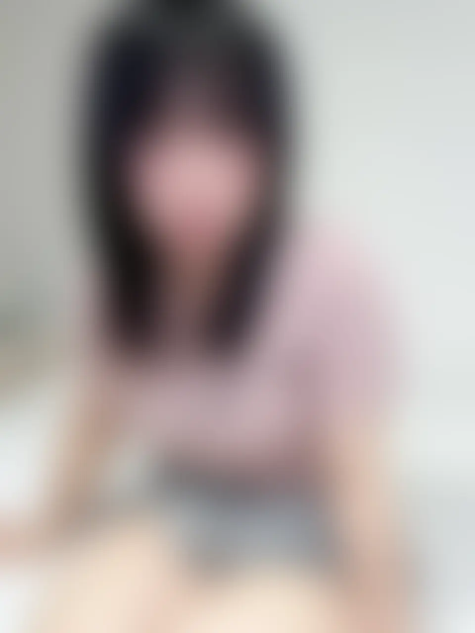 みなさんこんにちは〜♡ 

今回は「身体に下品な落書きされて、痴態晒しながらの変態オナニー」 を全力でやっちゃいました…♡
全身マジックでびっしり書かれちゃった淫語たち…
「肉便器」「中出し」なんて恥ずかしい文字が体中に…

カメラの前でガニ股開いて、落書きまみれの自分を見せながら
ぐちゃぐちゃにイキまくっちゃう動画＆画像たっぷりセットです…♡♡

恥ずかしくて顔真っ赤、アヘ顔崩壊しながらも「もっと見て…私の惨めな姿、全部見てぇ…♡」って心の中で叫びながら何度も何度もイッちゃった…

こんな下品な私を見て、興奮してオカズにしてくれるみなさんのこと想像したらもう我慢できなくて…

止まらなくなっちゃいました…♡♡♡いつも応援してくれて、こんな私の性癖も受け止めてくれて本当にありがとう…！

大好きです…♡ (2/2)