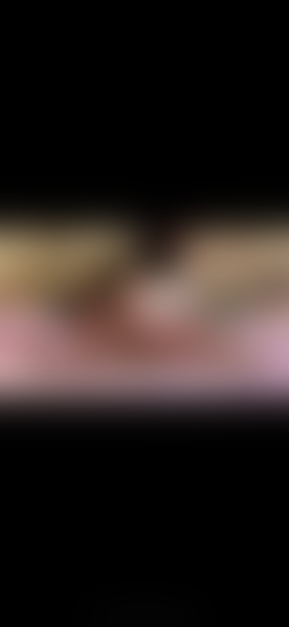 こんにちは!女性をソフトくすぐり責めするのが好きなたいちです。
いつも動画をご視聴頂きありがとうございます!
今回のプレイはイベント会社勤務の、スタイル抜群で明るく可愛らしい女性。
以前別の男性とプレイした時、ハードにされて痛みを感じたようで、ソフト責めに興味を持たれたご様子。
僕のプレイ動画を見て連絡を下さり、プレイをすごく楽しみにしていたようです😊
楽しみにしてくれてただけあって、ほんの少しの刺激でも反応して終始悶絶。
うつ伏せでも大暴れ、四つん這いでもすぐ体勢を崩しちゃうけど、ちゃんと僕の手のところに戻ってきてくれて、かなりのドMちゃん☺️
背中・お尻・腋を中心にフェザータッチでヘナヘナに。
2時間たっぷりとサワサワ責めを堪能してくれたご様子でした😂
プレイ後は「今までで一番やばかった!2時間じゃ少なすぎる!またやりたい!!」と大好評☺️
次回はさらに長い時間くすぐり漬けにしたい♪
【注意事項】
・顔にモザイク有り。
・体勢変更や会話のみなど、不要な箇所は極力カットしています。
・ご本人さんの許可を得ていますが、後日削除依頼が来た場合は削除します。
・プライベートでのくすぐりプレイのため、純粋なプレイ動画としてお楽しみ下さい。(そのため割安での提供です) (2/2)