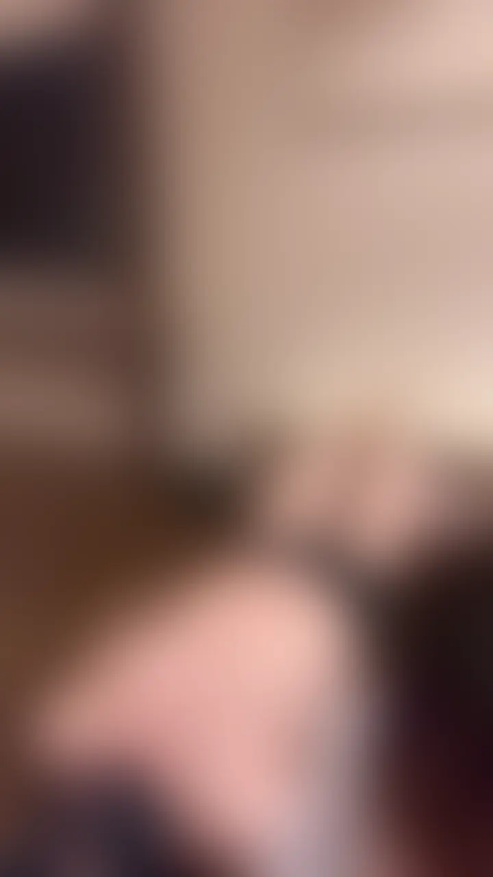 ツインテ制服コスのS令嬢miyu様の足攻めが詰まった日記だよんっ😘
まずは3日間履き続けた黒いソックスでM男にしっかりマーキングさせておいて匂いとれるまで消臭させるよ☺️
その後にM男を椅子がわりにして沢山匂いのついた足の裏と指先の汚れを舐めそうじさせるの🐾🎶
そこでmiyu様がチクビ攻めするんだけど感じちゃって掃除に集中出来なくなっちゃうM男。。。😄
miyu様の言う通りにできないなんてありえない😊
最後に足イラマをして足全体を大掃除🦵まるでお掃除ロボット扱い☺️M男が掃除ロボットになったんだからちゃんと機械として使えないとだめだよね☺️
そんな足攻めが沢山詰まったダイアリーをお楽しみに✨️ (2/2)