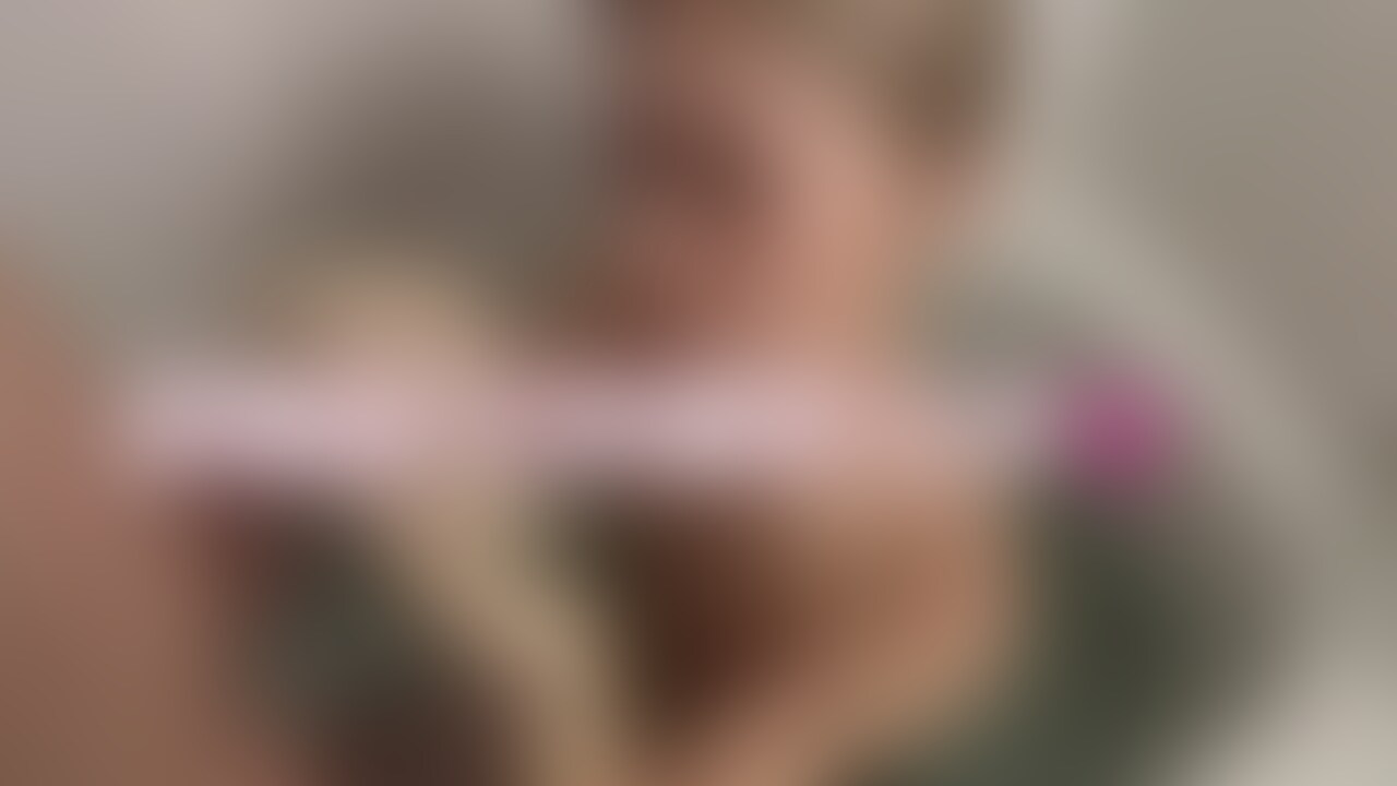 お風呂でイヤイヤ手コキをしています🐰
お風呂なのに手袋も付けてるw
最後は汚し放題でぶっかけ?られてます🐰💓 (2/2)