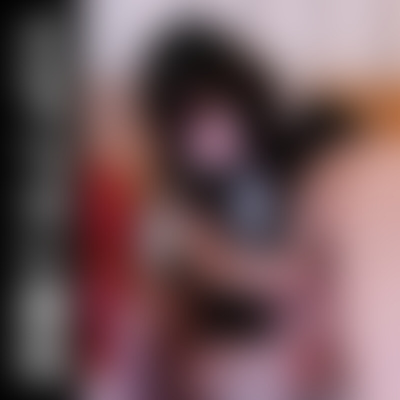 ※この動画は以下の動画のサブアングルです。
https://myfans.jp/posts/ca8bb824-61e9-48ff-b797-eccdfebdfb62
【炭酸水】乳搾り手コキからの炭酸水で寸止め!ドSハロウィンシスターに自らの精子を飲精させられるM男...
今回も前回に引き続き、シスターのコスプレをするあやちゃんによる過激な責め作品になります。(M男以外、絶対に見ないでください。)
ハロウィンのコスプレをしたあやちゃん。これがまたかわいい、、、
そしてM男のわたし、四つん這いの状態であやちゃんによる乳搾り手コキが開始。乳搾り手コキって亀頭への刺激が強くなるので最高です。。。
悶絶しまくるM男に手コキしながらの1回寸止め。寸止めが終わるとウィルキンソンの炭酸を取り出すあやちゃん。
プラカップに炭酸水を注いでからの乳搾り手コキを再開します。もちろん、射精感が高まるM男。
「逝きそう!」となった瞬間に、いつもの寸止め!からの竿を炭酸水に挿入!
炭酸水に竿を漬けること2秒、急激に竿への激痛が走ります。
「痛い痛い!」と悶絶しまくるM男、、、ゲラゲラと笑うあやちゃん。。。痛いはずなのにちんこをビンビンにさせるM男。。。
さらに、乳搾り手コキを開始。寸止めはもちろん炭酸水責め!
悶絶しまくるM男は最終的に炭酸水の中に射精してしまいます。。。。
ゲラゲラと笑うあやちゃんは「これ飲んでね」と精液入り炭酸水をM男に飲ませるのでした。。。自分の精子を飲精するなんて、、、
寸止め回数:4回
時間:約10分
射精回数:1回 (2/2)