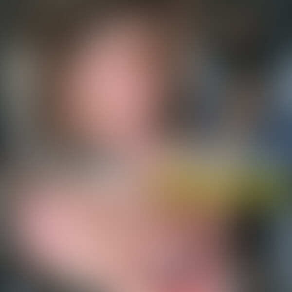 無許可予告無し口内発射　本当に自宅で撮影させてくれた神OLちゃんのディープスロート

ナンパです。OLさんだそうです。
仕事内容は知りませんｗ
ナンパしたその日では無いのですが色々口説くうちにガチで
自宅に招いてくれました！！！！！しかもカメラ持ち込みｗ
綺麗に整ったお部屋にお邪魔した瞬間フル勃起確定でした。
まぁまぁの繁華街でオートロック。
最初はカメラ向けると恥ずかしがってましたが
おちんちん咥えるともう一心不乱でした。
びちょびちょと唾液を垂らしながらしゃぶって、、本当は入れて欲しかったんじゃないかな(-ω-;)ウーンｗ
でも自分、フェラチオしか興味ないんですよ。
唾液がベッドに垂れるのが申し訳ないくらいでした。

今日、、、心に決めていたことは
無許可・打ち合わせ無し・突然・いきなりの【口内発射】でしたｗ
イキそうになっても自分はひたすらリアクションを消して耐えてましたよｗ
これが結構つらいｗｗ
心の中では「出る出る～あーーーー」なんて喘いでましたｗ
ひたすら反応を消して消していきなり頭を抱え込んで思いっきり口に出しましたｗ
さてどのような反応だったのかは観てください。。。
正直怒られても仕方ありませんよね。。。 (2/2)