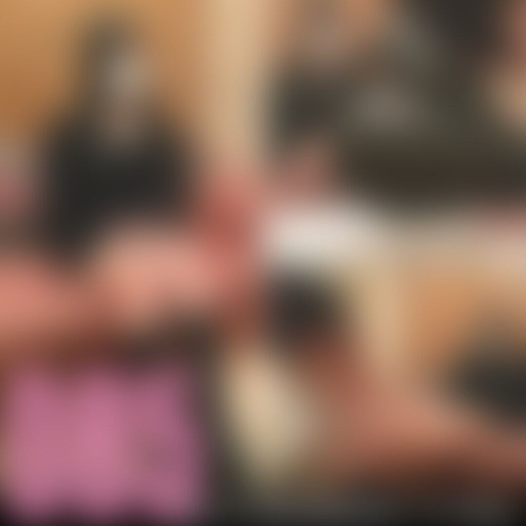 みく/22歳/大学生/Barバイト🍷
足のサイズ:23cm
今回は女子大生のみくちゃん💕
Barでアルバイトをしていて
肉付きがよくて可愛いです!
足の指も丸っこくて
好きな人にはかなり刺さる
形だと思います😊
この日はロングブーツで
来てくれ足の匂いは
結構強めでした。
汗の湿気がロングブーツの中に
こもっていて、脱がした瞬間に
モワッと広がるほど。
足はチーズのような雑菌臭
と汗の濃厚な匂いが混ざったような
感じでした。
今年で大学を卒業する貴重な
女子大生をぜひご堪能ください😊 (2/2)