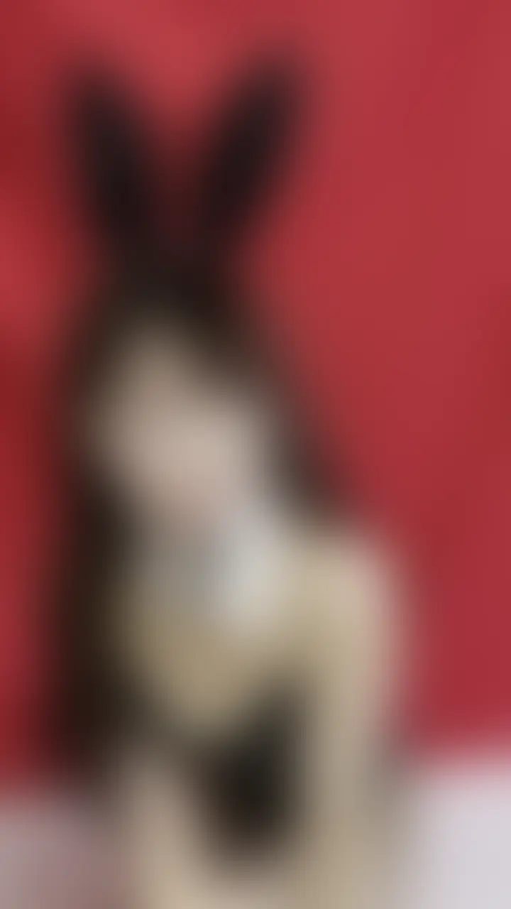 母乳バニーの授乳プレイ🤍ママのお膝に寝転がって授乳&手コキされちゃう…?
右側の【いいね】や【保存】もお願いします🤍
あやねです🥰
今回はリクエストにお応えして、
バニーガールのコスプレをして授乳プレイをしちゃいました…🤍
あやねの膝に寝転がって
上から母乳が垂れてくるアングルで楽しんでもらえるはずです…🙈💕
最後はあやねの手で気持ちよくなっちゃってくださいね💕 (2/2)