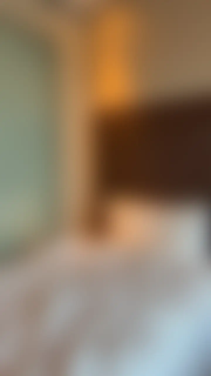ベッドの上でダラダラ🛏️💤 sample 1
