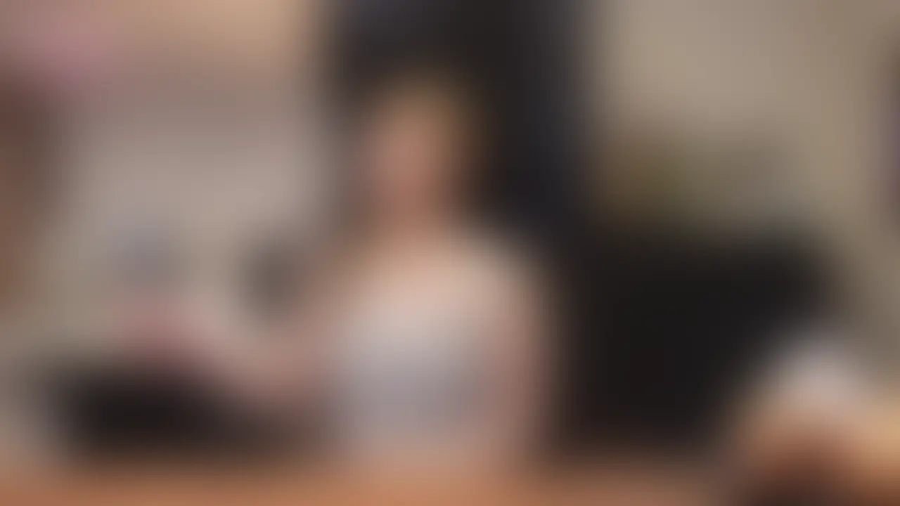 【本編映像】#010 すずね
下半身は H な事をされながら上半身は
真面目に料理を作るがまんクッキング。
今回すずねちゃんはデミグラスソースの
オムライスを作ってくれました。

どうにか喘ぎ声を抑えながら調理をしていましたが
下のお口は正直で潮を何度も大量噴射！
それでも頑張って手際良く料理するのが
可愛らしく思えます（笑）

しかし、実食となると完全崩壊。
激しいピストンに耐えきれずアヘ顔とオホ声を
恥ずかしげも無く晒して感じまくり！
めちゃくちゃイキまくった後でもしっかり
お掃除フェラをしてくれました。

ちゃんと上手に作れたかな〜？

▼Youtubeはこちら
https://www.youtube.com/@gamannnnn_cooking (2/2)