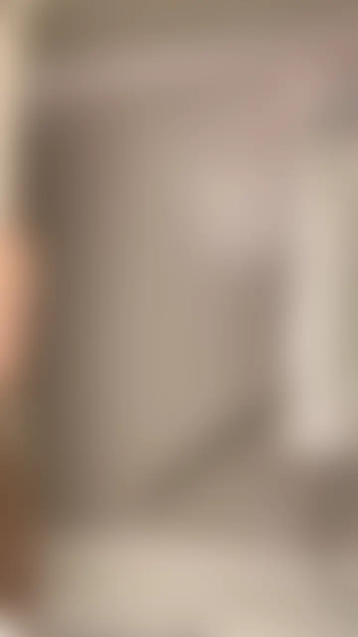 【教育実習生オナニー】引率先ホテルで我慢できずオナニーしてしまう💖💦
こんばんは~❣
見てくれてありがとうございます(*'ω'*)
以前公開した、K県のホテルにてバドミントン部の遠征中
引率で宿泊しているホテルでのえちえち動画です…🫣
シャワーを浴びてさっぱりした後
お風呂のへりに座ってもぞもぞ…
エロいお顔でオナニーしてます( *´艸`)
アヘアヘしてイキそうになってますね///
最後は誰かが浴室に入ってきて動画は終わっています。
この動画の続きは私の過去作品にあるので気になる人はDMください🩷 (2/2)