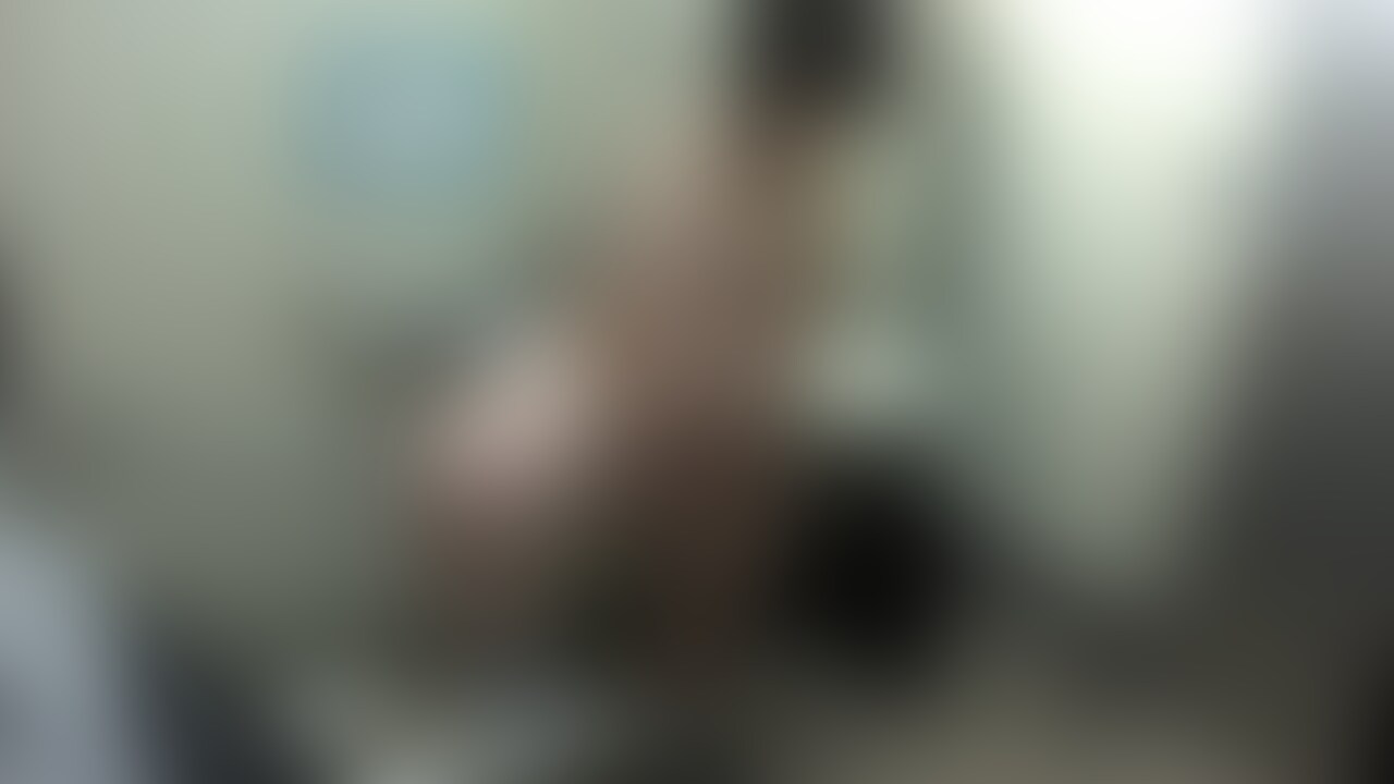 【ビッチ】多目的トイレで撮った多目的トイレ立ちバックシーン(撮影日：2025年2月6日)【多目的トイレ立ちバック】 (2/2)