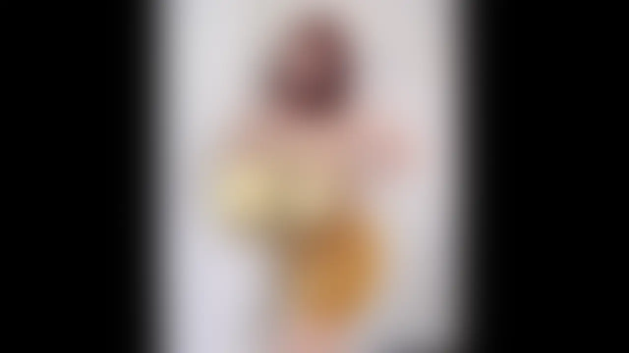 顔出し❤️3P動画❤️PcupOLきょうこ❤️フォロワーさんを呼び出し責めまくり❤️終日ヤリまくり❤️生挿入‼️膣内発射‼️
①顔出し・ぽろりカットあり
②ハメ撮り3P作品
のセットになります❤️
今回は巨乳のお友達と一緒にフォロワーさんに会いに行くことに❤️
以前から3Pに興味深々だったyさんにも3Pに参加していただきました❤️
今回は関東のフォロワーさんで、きょうことのSMプレイを希望されていたので、SM部屋に集合❤️
3人でお酒を飲んで緊張がほぐれたところから、フォロワーさんを襲っちゃいました❤️
フォロワーさん責められるのが嬉しいみたいで大興奮❤️めちゃくちゃ感じてて可愛らしかったです...❤️
1回目は騎乗位でヤリまくり❤️
2回目はフォロワーさんからも責められて、きょうこも興奮しちゃいました❤️
最後は見つめ合いながら、生ハメ❤️
興奮しすぎてクセになりそう...❤️
この続きは動画でお楽しみください❤️ (2/2)