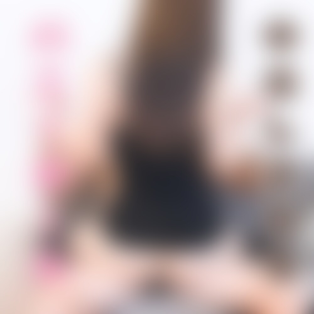 バニーガールのガールズバーで働く20歳女子大生。
いつも指名してくれるお客さんとの同伴。
でも、今回はなぜか私の家に。。
甘い言葉を囁かれて、最後は中出しされてしまいました💧 (2/2)