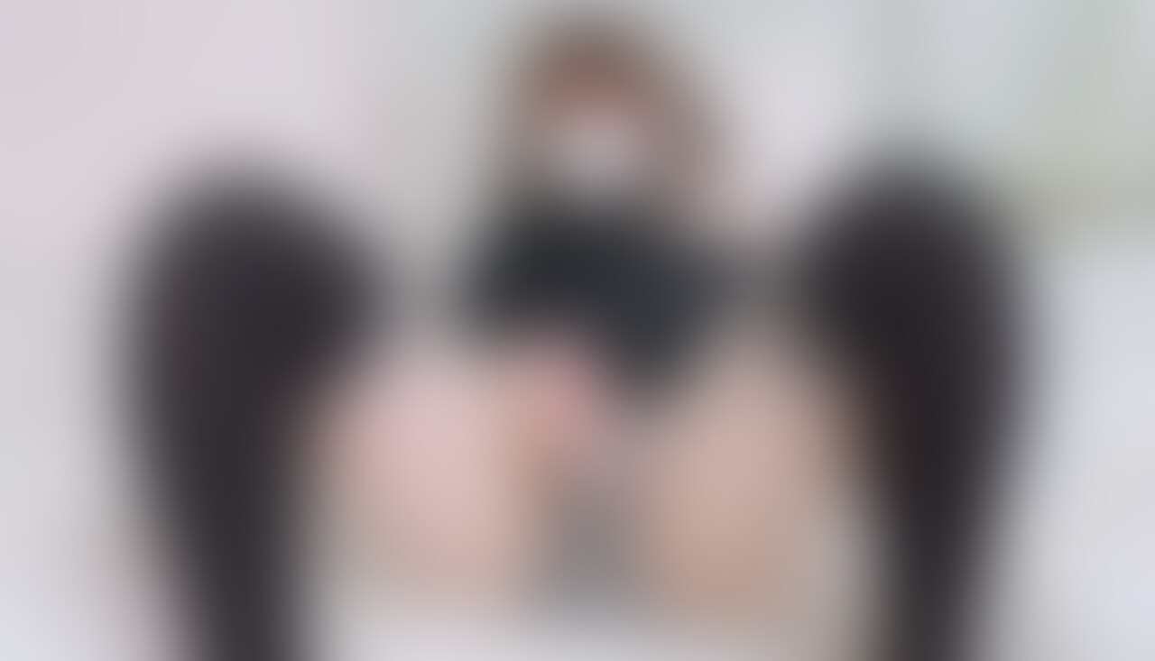 【完全版】pornhubに投稿した動画の続きです💗
黒の縞パンの上からバイブを押し当てると気持ちよすぎて何度もイっちゃいました💗 (2/2)