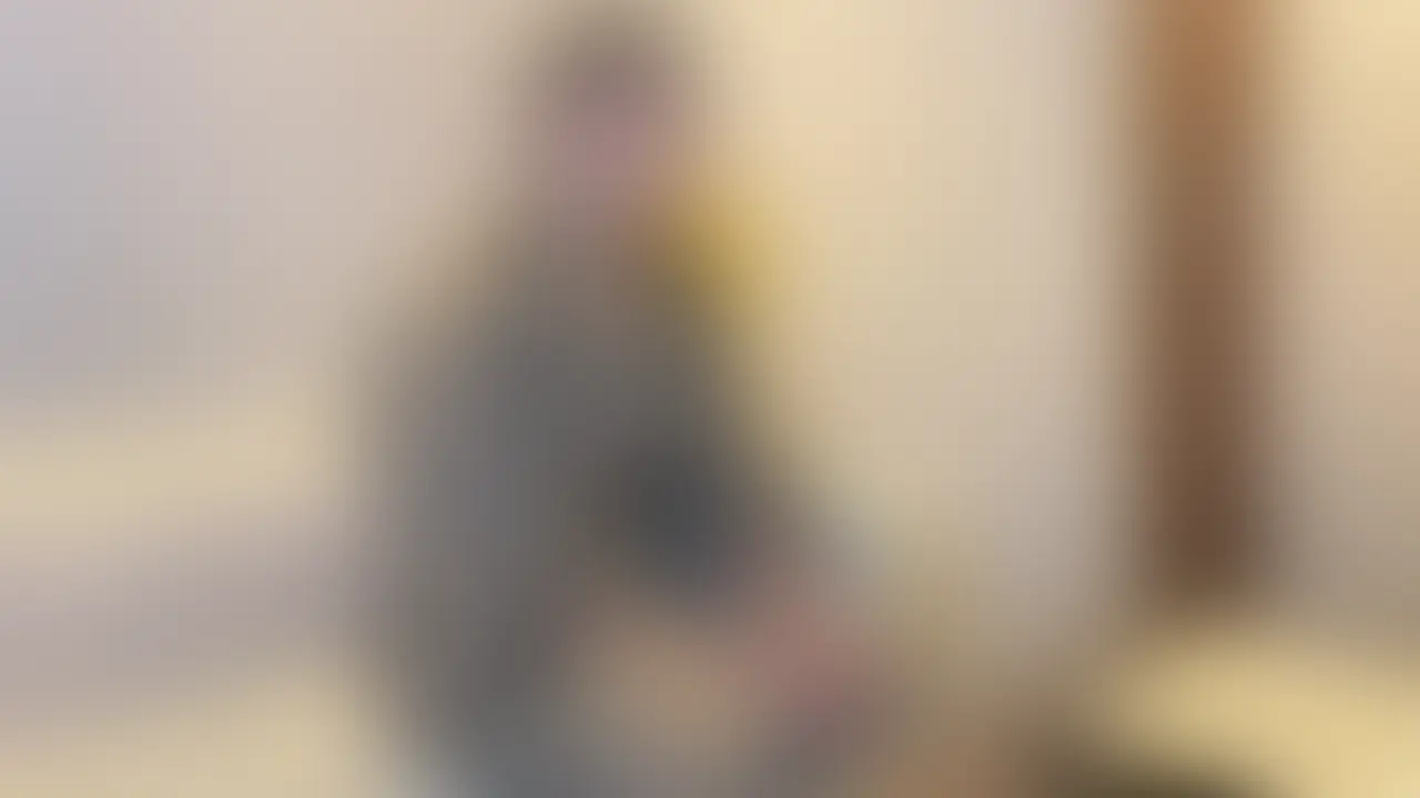 ファンクラブ限定公開!ぽっちゃり過ぎてXでは公開できないデブ専、ミケ専必見のおデブ女子大生と初ハメ撮り回。密会フォームにて「160㎝のぽっちゃり、ハメ撮り未経験です。。」との応募があり、当日目の前に現れたのは写真とはまるっきし別人のおデブちゃん。加工詐欺なんてレベルじゃない別人ぶりに驚きを隠せない俺に申し訳なさそうに「太っちゃって..。」という女子大生ちゃん。体調不良で久々のアポで気合十分だったのにとか色々思ってたら段々腹立ってきて、「もうイッてます!限界です泣」とか喚こうが、膝から崩れ落ちようが、もうお構いなしでバチボコかましてやりました!
膣奥バクらせてヒィヒィ言って感じてる姿見て、また腹立ってきて膣奥ゴリゴリ突いて嘘をつくとひどい目に遭うんだぞ!というのを身を持って体験させてやりました‼後日メチャクチャ気持ちよかったですってDM来たけど、もう勘弁してくれ....。 (2/2)
