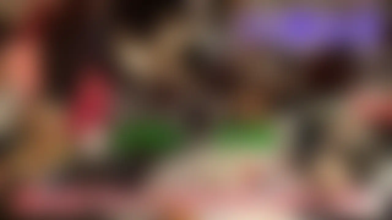 男達での飲み会!? 何するの?という感じですが年に数回の飲み会の場に女子を呼ぼうという事になりまして急遽、呼び出しちゃいました。♀くるみさん(OL)です。 好奇心旺盛で社交的な子なのですが誘われると断れなくなってセックスさせちゃうというM女サセ子ちゃです。普通の飲み会の場からセクハラはエスカレートしてさいには男達にベットに連れ込まれて全裸されて・・・。後は秘密の艶が続きまして全員の男性がオ〇ンコに挿入しちゃいました。お口にも射精させてて精子飲まされて。こんなエロ子ちゃんかわいいですね。普段とは違う企画のエロスをお楽しみください。エロ飲み会企画に参加してくれる女性もいいですね (2/2)