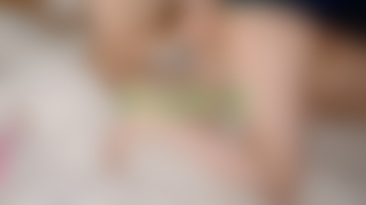 貧乳美女とぬゆこるぬるセックス②
連続絶頂しすぎて痙攣笑
痙攣しながらイき続けるパイパンまんこ。
産まれたての子鹿みたいに面白いくらい痙攣するのでそのままずっとおもちゃ&クンニで遊んじゃいました😂 (2/2)