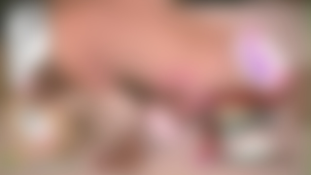 皆さま大好き黒コギャル愛ちゃんの中出し性行為配信!!
今回もサイネムの通り全裸ルーズソックスの凄く卑猥な恰好で登場~!
この時は既に1発中出しされた後で黒コギャル愛ちゃんの子宮内には僕の精子達が愛ちゃんの卵子に向かって元気よく泳いでいますが僕のチンポはまだまだ射精し足りない!
そこで黒コギャル愛ちゃんにフェラチオをしてもらい2回戦に突入!
真っ黒に日焼けしたスレンダーな身体にパイパン縦筋オマンコがヤバい趣味の僕のチンポが超反応!
カッチカチになったら僕のザーメンでズルズルになっている膣内に突入~!
膣内の襞襞に纏わり付いている僕のザーメンがヌルヌルしてる上黒コギャル愛ちゃんの可愛いオマンコの締め付けが最高!
ザーメンの中の僕のDNAを膣内に擦り付けるように動きバックや正常位で愛ちゃんの身体を堪能!
段々と僕のチンポが限界を迎えてきたら種付けプレスで愛ちゃんの子宮内にむけ射精!!
今回も「中出しカウントダウン」表示が0になった瞬間気持ち良く膣内射精開始!
膣内では超小型カメラによるチンポからの射精の瞬間の様子も記録!
ドロッドロのザーメンで愛ちゃんの膣内がまた汚され受精確実に!
やっぱり黒コギャルって最高に卑猥で超気持ち良いいので大好きです♪ (2/2)