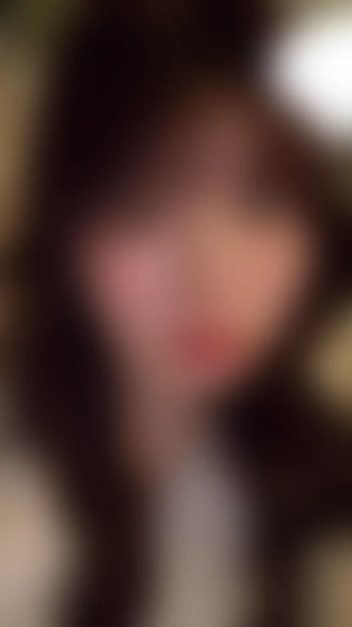 "完全顔出し"透明感あふれる超絶可愛いミスコン彼氏持ち美少女をお家に連れ込んで中出ししたときの禁断のハメ撮りを公開しましたｗ

"完全顔出し"フルバージョンです
購入者は期間終了後も"顔出し"視聴可能

【内容詳細】
透明感がエグいミスコン上位の正真正銘・超絶美少女。しかも彼氏持ち。なのに、ちょっとしたきっかけからまさかのお家イン成功…。最初はちょっと緊張してたけど、打ち解けたあとは恥じらい混じりの甘えモードで距離感ゼロ。
顔だけで目の保養すぎるのに、そんな彼女にまさかの中出ししてしまった禁断記録。
「ほんとに撮るの…？」って戸惑いながらも受け入れちゃうその姿に罪悪感MAX。
ピュア系美少女×彼氏バレ厳禁なリアルすぎる空気感をぜひ堪能してください。 (2/2)