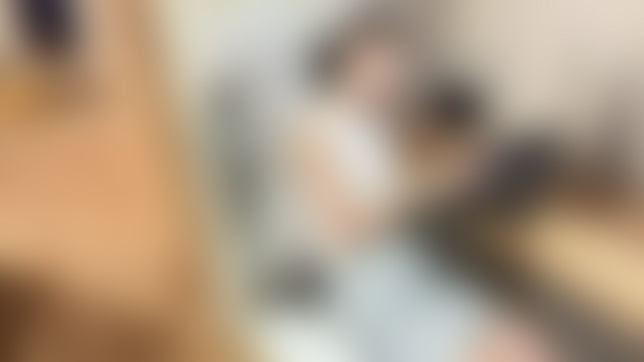 『オナニーで濡れた可愛いまんこに即挿入❣️』
オナニーしてるYUUを隠れて観察❣️エロかったから即挿入して中出ししました😍
HなYUUはおナニーも大好きです❤️
意外とおとなしいおナニーをするから可愛いですよ😆❣️ (2/2)