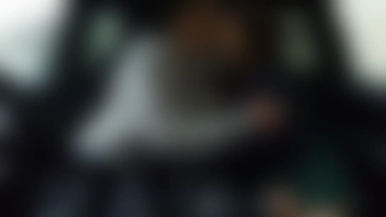 車の中でセフレにフェラチオさせてみた。
しかしこう見えて既婚者です。
この子は関西弁でパッと見は気が強そうにも見えますが、中身は全然そんなことなくて、どちらかというと男に言いなりなタイプです。
別の言い方をすれば、男から強めに誘われたら断れずにヤラれちゃうタイプですね。
そんな既婚のセフレ子に車でフェラさせてみました。
「もしかしたら誰かに見られるんじゃないか?」
「もしかしたら防犯カメラに映ってるんじゃないか?」
そんな心配をしながらもしっかり最後までしゃぶらせてます。
この子とのハメ撮りもアップするんで、そちらも一緒に見てもらえたら嬉しいです。 (2/2)