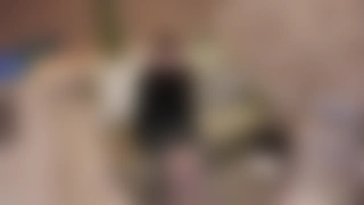 19歳 身長157
今回のターゲットは19歳の専門学生でDカップの美巨乳の持ち主
外見は声優の花澤香菜さんを若くしてギャルにした感じの今時の女の子です
この子は本当にずっと素の状態で電マをクリに当ててる時も「あっやばい、イクかも!」っと急にボルテージが上がったりしてました
意外と感度もよくペニスを挿入すると、すぐに乳首を固くしてしまいます
今回はちょうどいいガラス越しのジャグジーがあったのでガラス越しの立ちバックもしてみました。
ちょっと前に某ネトフリのドラマで流行りましたよね
乳首舐め、フェラを楽しんだ後、騎乗位から挿入します。おちんちんを入れた瞬間乳首を固くしていたので結構感じやすいです
そしてガラス越しの立ちバックに以降、気持ちよくガンガンと突きます。堪らず一回目の射精!
おちんちんを抜くとビュルビュルと音を立てて精液が滴り落ちます
すぐさまベットに移り正常位で2回戦目に突入
正常位で色々な体位でガンガンと突き上げながら2回目の中出し射精!
今時の美巨乳な女の子が素で感じてる様がなんともイヤラシイです
おすすめの作品となっております
ぜひ御覧ください (2/2)