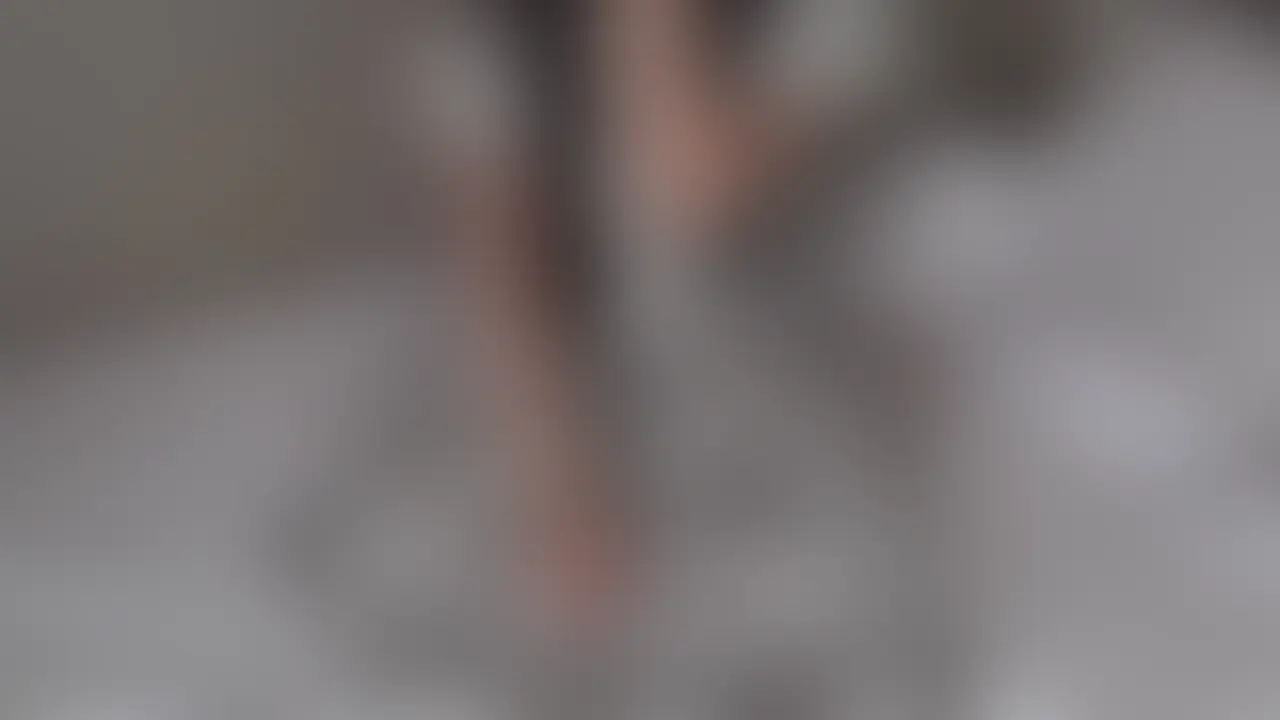 ⭐️パン作りが好きな美女学生
【20歳|学生|中出し&外出し】
美女と再会。
なかなか寝れなくてパン作り
してたらしい。意味分からん(笑)
汗をかいた体を観察、そして舐める。
風呂場でお掃除フェラ。気持ちいい。
アナル舐めて、足舐めて、締まりの
良いマンコに生ちん挿入。中出し。
久しぶりに会ったのでこんなんで満足
できるわけなく、2回戦目は腹に発射。 (2/2)