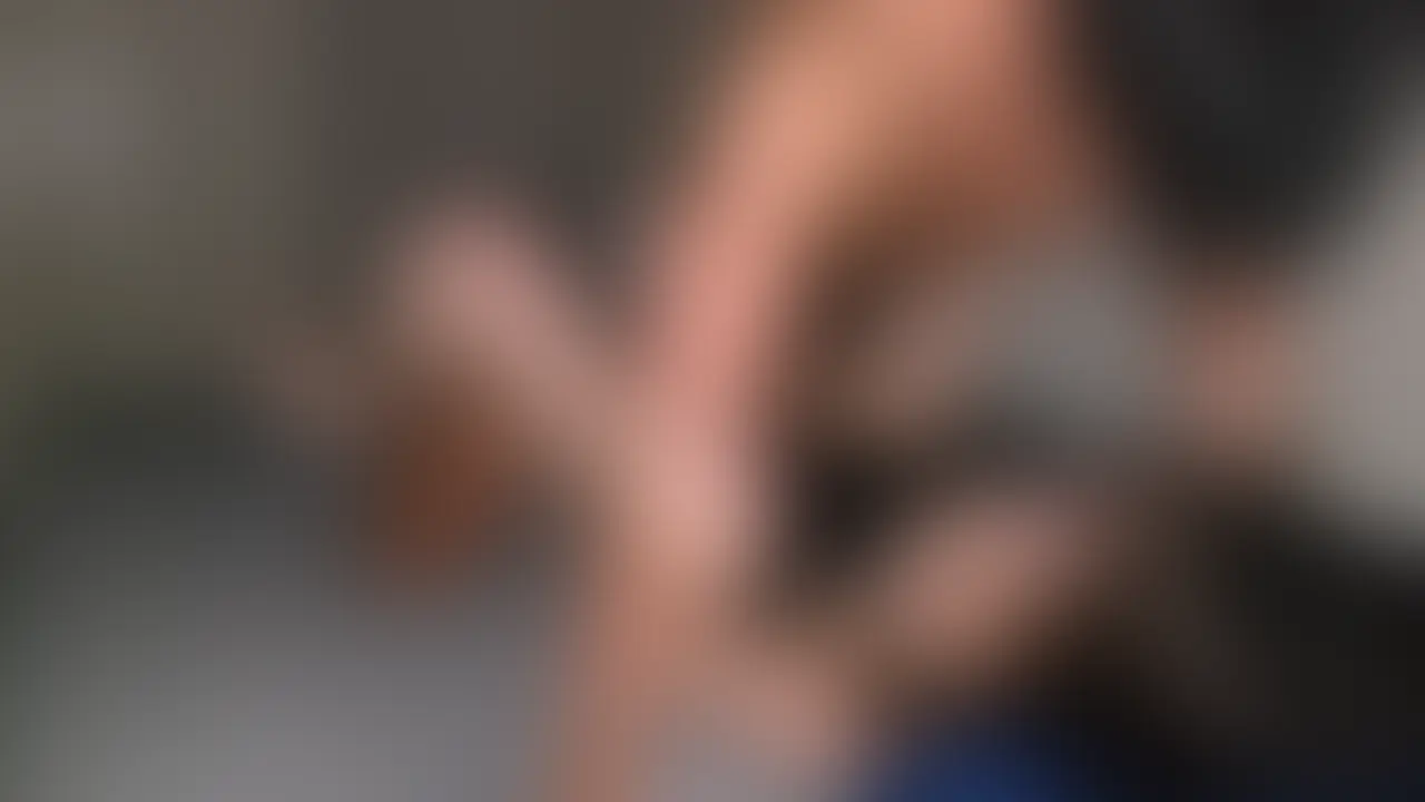 【34歳人妻】エッチなママさんと少し間が空き、久しぶりの密会でお互い興奮しすぎてしまいました。前戯を短めですぐに挿入、最後には同時イキで、めちゃくちゃ気持ちいいエッチになりました。高身長、美人、スタイル抜群の人妻とのひとときをぜひフルバージョンでお楽しみください。 (2/2)